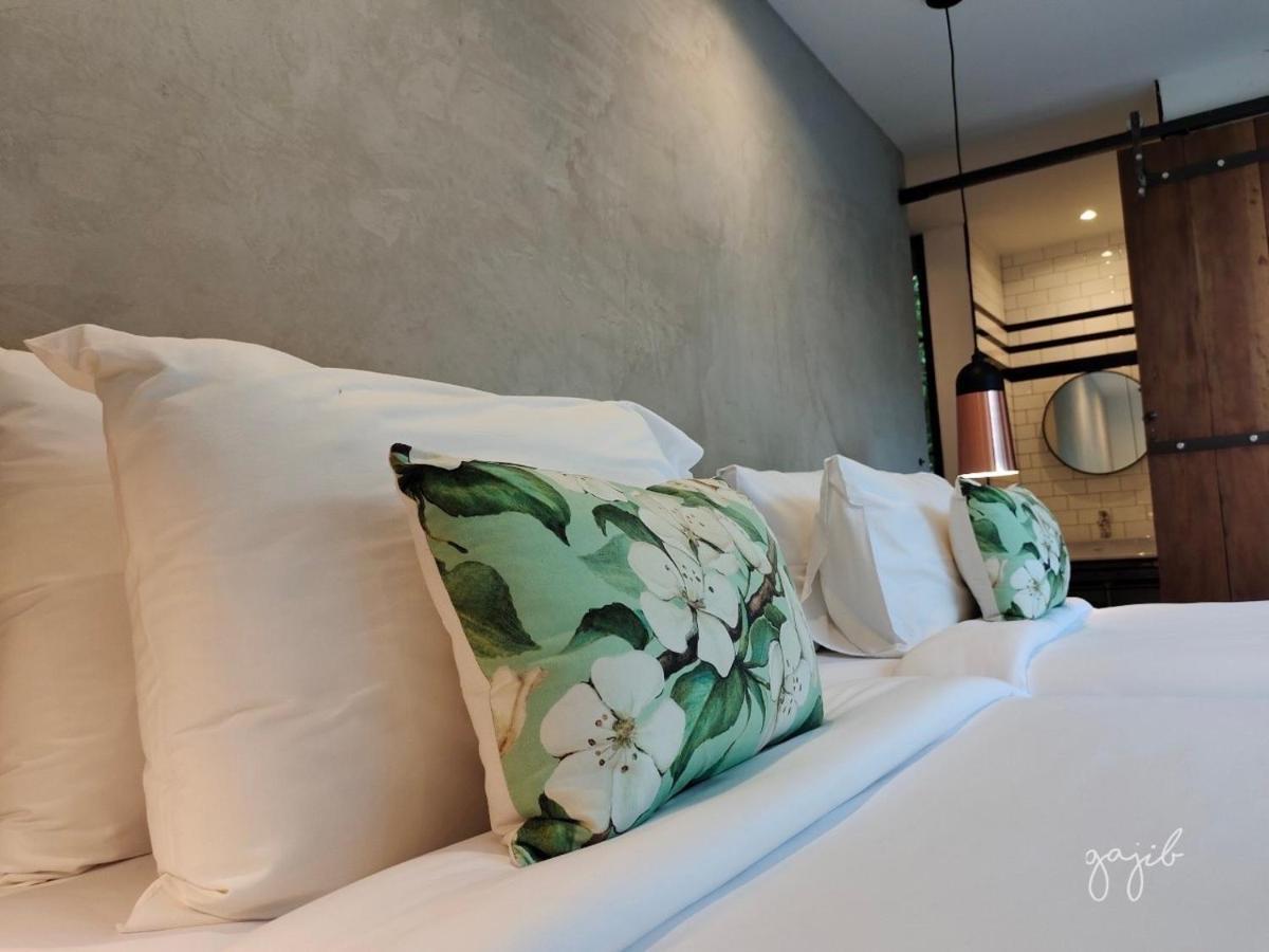 אמפווה Gajib Bed&Breakfast מראה חיצוני תמונה