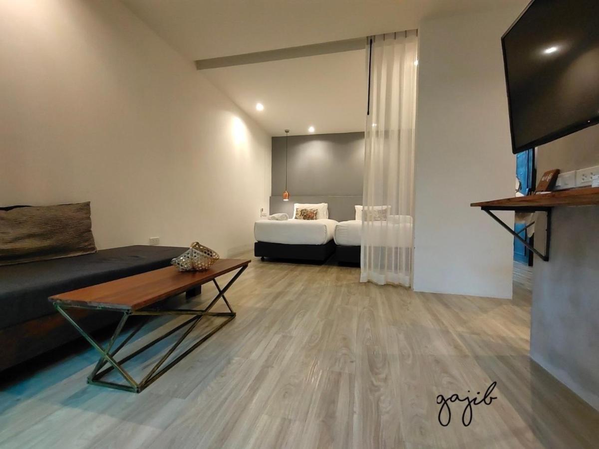 אמפווה Gajib Bed&Breakfast מראה חיצוני תמונה