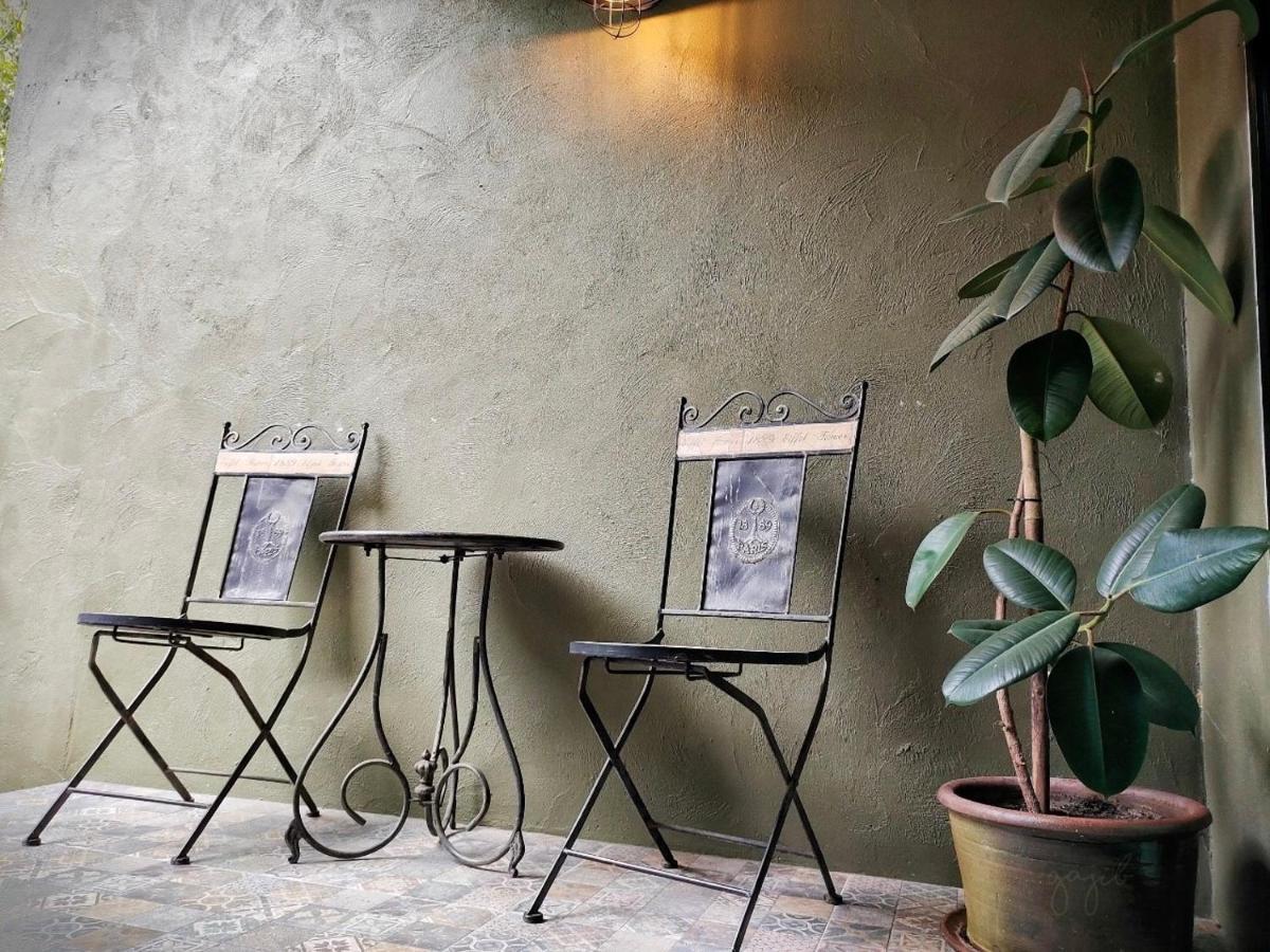 אמפווה Gajib Bed&Breakfast מראה חיצוני תמונה